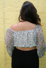 Load image into Gallery viewer, Offshoulder Leapard Print Top
